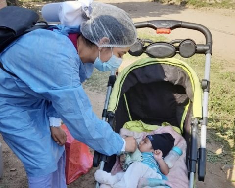 Foto: Ministerio de Salud y Deportes-Vacunacion de bebes contra tosferina